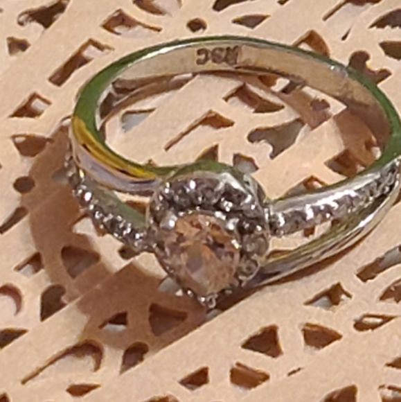 Size 10 ladies ring beautiful teardrop - Picture 3 of 14